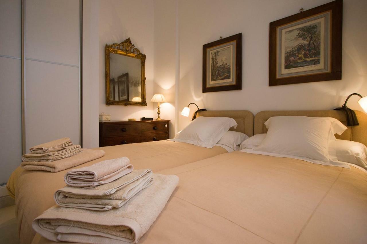 Toreros De Sevilla 5 Pax ภายนอก รูปภาพ