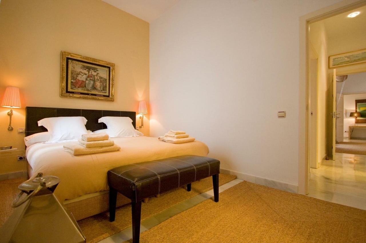 Toreros De Sevilla 5 Pax ภายนอก รูปภาพ
